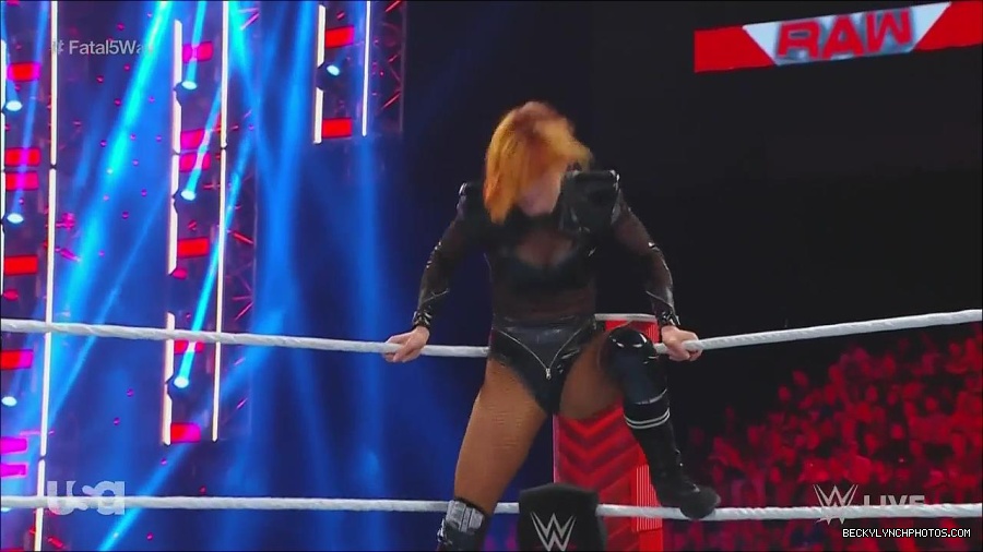WWE_Monday_Night_Raw_2022_06_20_720p_HDTV_x264-NWCHD_mp4_001041207.jpg