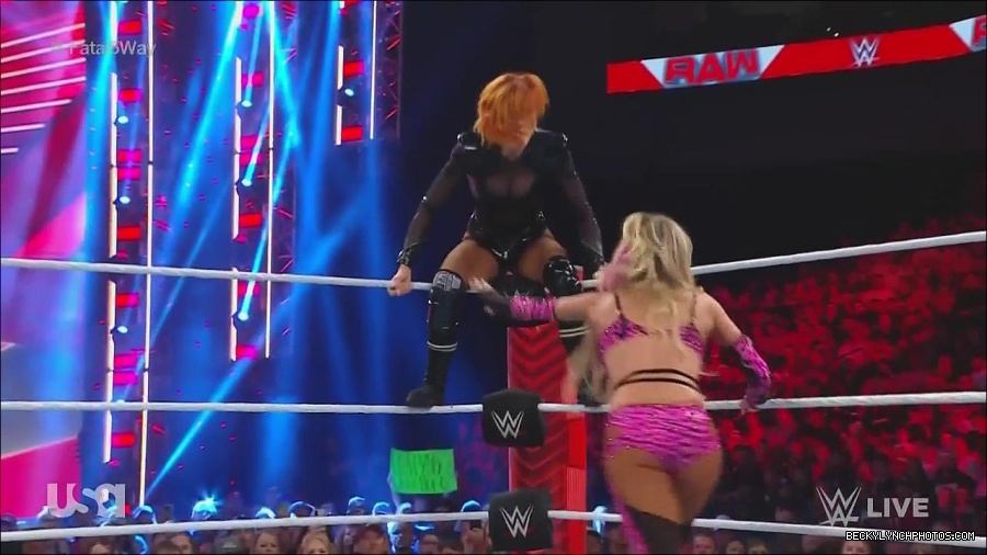 WWE_Monday_Night_Raw_2022_06_20_720p_HDTV_x264-NWCHD_mp4_001042808.jpg