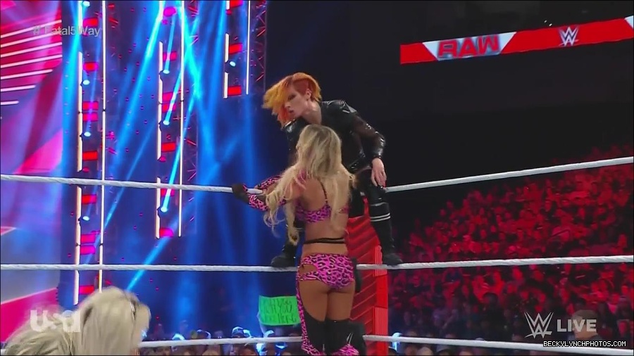 WWE_Monday_Night_Raw_2022_06_20_720p_HDTV_x264-NWCHD_mp4_001044009.jpg
