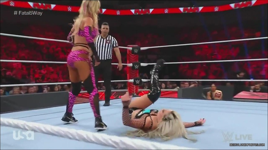 WWE_Monday_Night_Raw_2022_06_20_720p_HDTV_x264-NWCHD_mp4_001046412.jpg