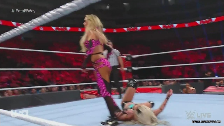 WWE_Monday_Night_Raw_2022_06_20_720p_HDTV_x264-NWCHD_mp4_001047213.jpg