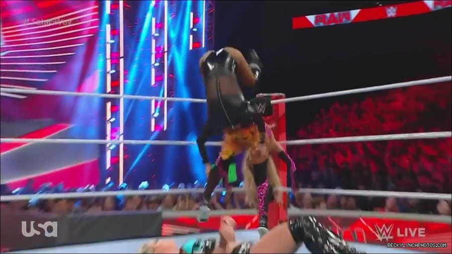 WWE_Monday_Night_Raw_2022_06_20_720p_HDTV_x264-NWCHD_mp4_001050416.jpg