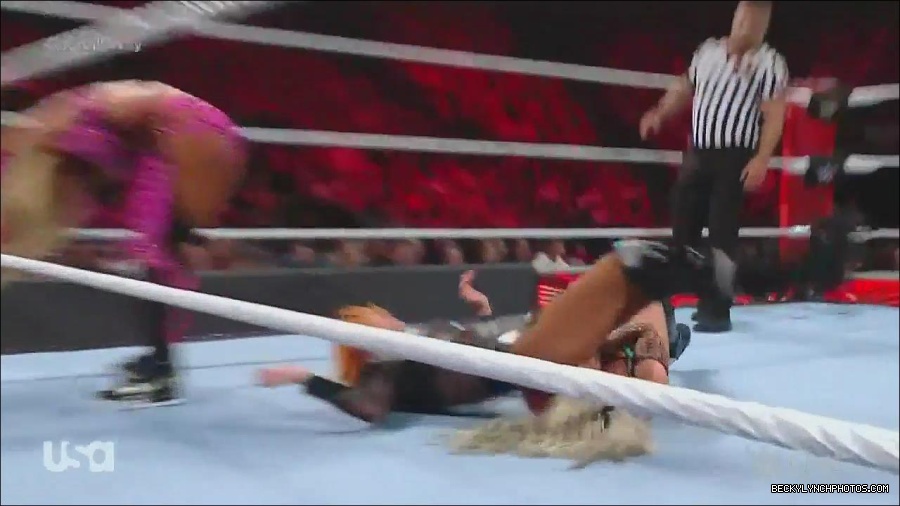 WWE_Monday_Night_Raw_2022_06_20_720p_HDTV_x264-NWCHD_mp4_001050816.jpg