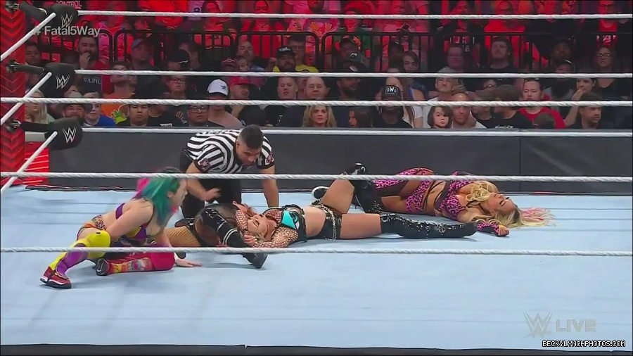 WWE_Monday_Night_Raw_2022_06_20_720p_HDTV_x264-NWCHD_mp4_001061627.jpg