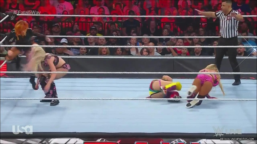 WWE_Monday_Night_Raw_2022_06_20_720p_HDTV_x264-NWCHD_mp4_001107873.jpg