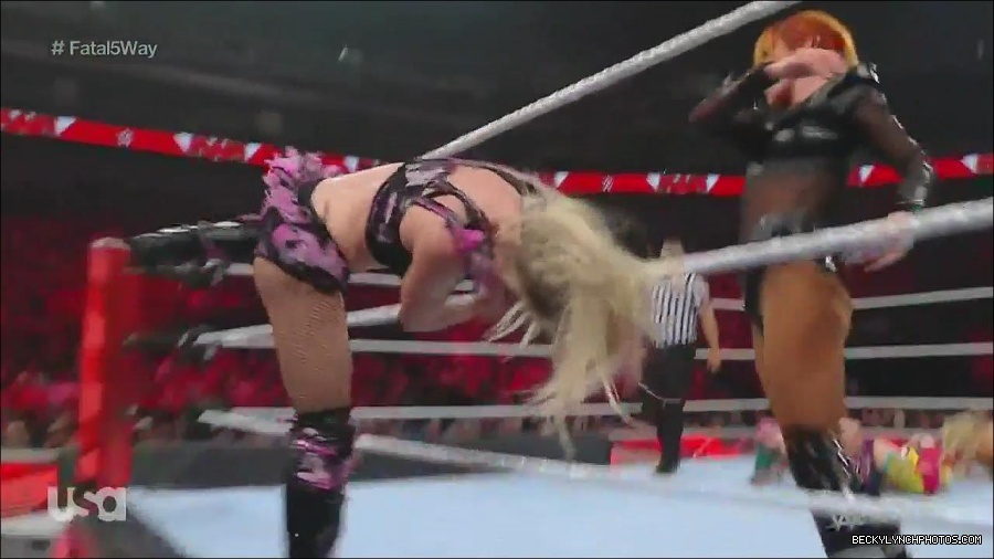WWE_Monday_Night_Raw_2022_06_20_720p_HDTV_x264-NWCHD_mp4_001109875.jpg