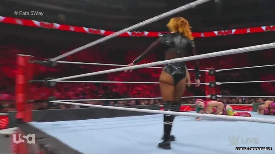 WWE_Monday_Night_Raw_2022_06_20_720p_HDTV_x264-NWCHD_mp4_001110676.jpg