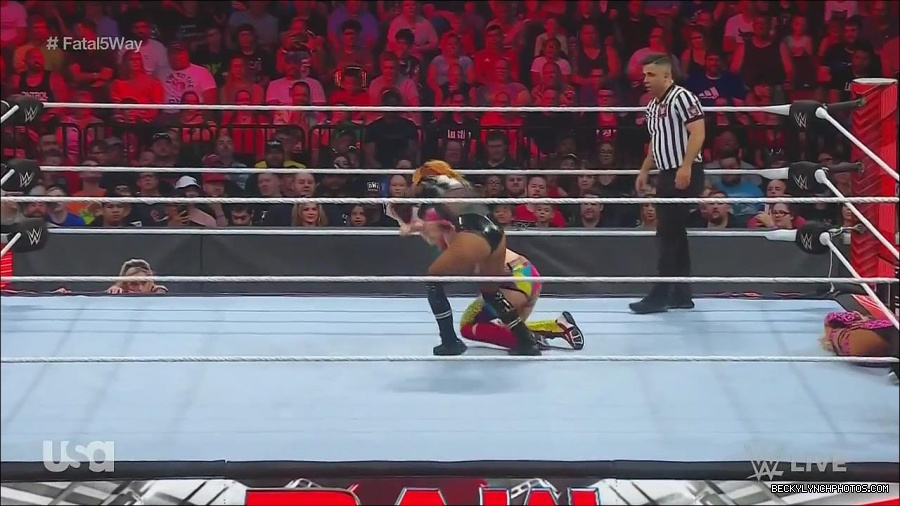 WWE_Monday_Night_Raw_2022_06_20_720p_HDTV_x264-NWCHD_mp4_001112278.jpg