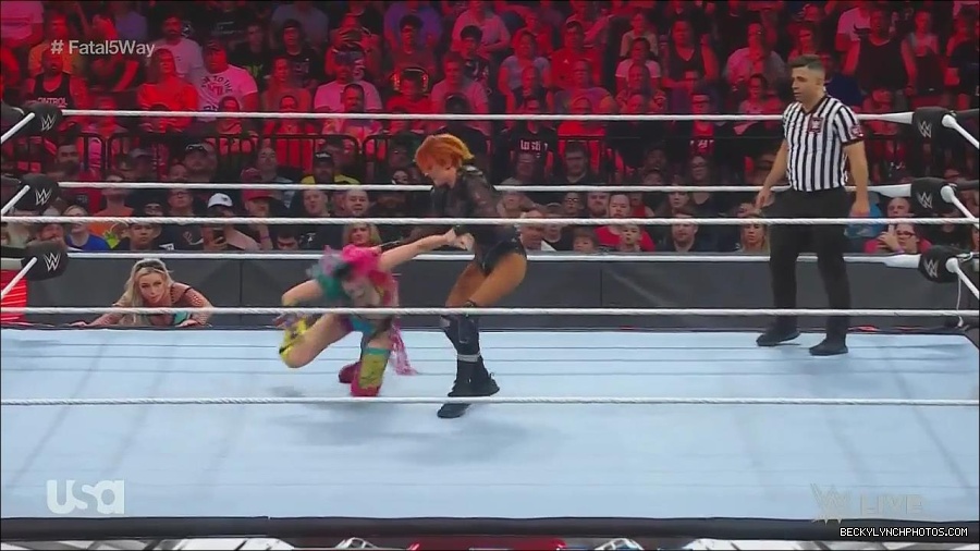 WWE_Monday_Night_Raw_2022_06_20_720p_HDTV_x264-NWCHD_mp4_001113078.jpg
