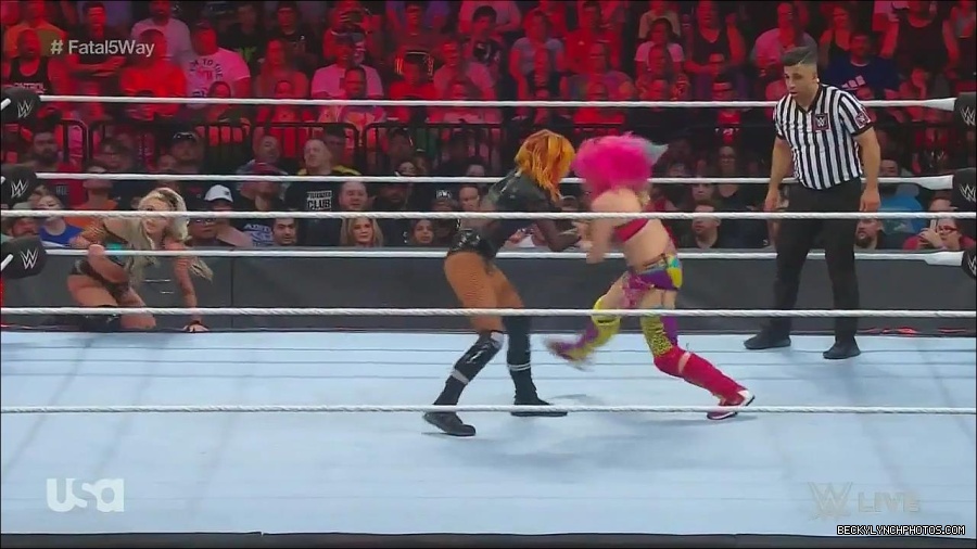 WWE_Monday_Night_Raw_2022_06_20_720p_HDTV_x264-NWCHD_mp4_001116682.jpg