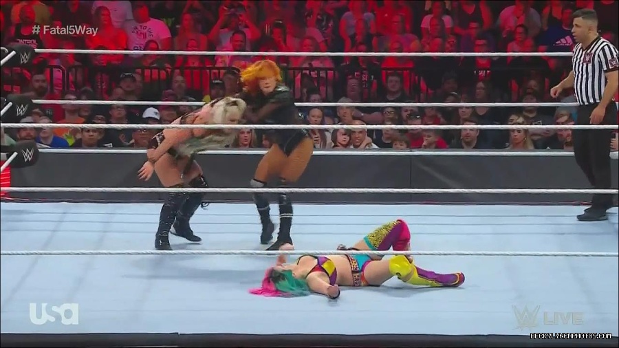 WWE_Monday_Night_Raw_2022_06_20_720p_HDTV_x264-NWCHD_mp4_001125090.jpg