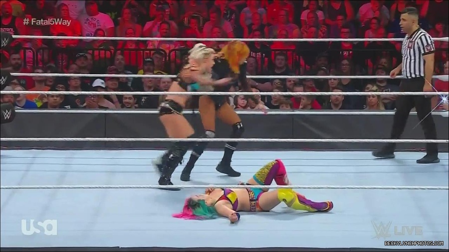 WWE_Monday_Night_Raw_2022_06_20_720p_HDTV_x264-NWCHD_mp4_001125491.jpg