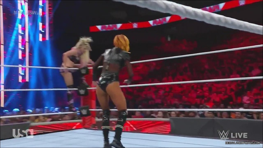 WWE_Monday_Night_Raw_2022_06_20_720p_HDTV_x264-NWCHD_mp4_001128294.jpg