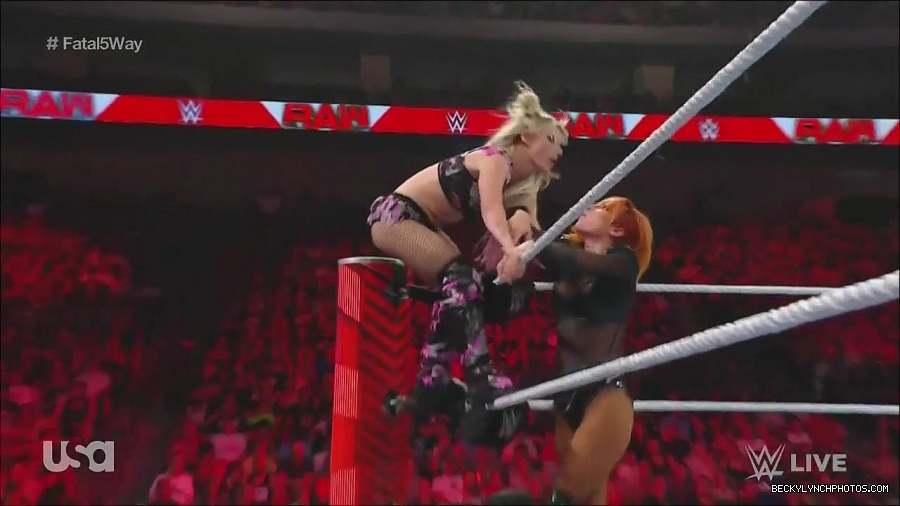 WWE_Monday_Night_Raw_2022_06_20_720p_HDTV_x264-NWCHD_mp4_001129895.jpg