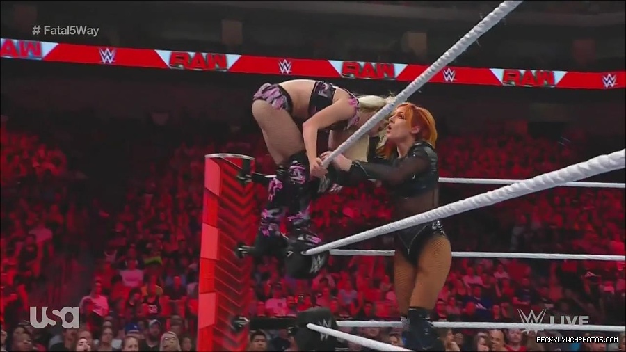 WWE_Monday_Night_Raw_2022_06_20_720p_HDTV_x264-NWCHD_mp4_001130296.jpg