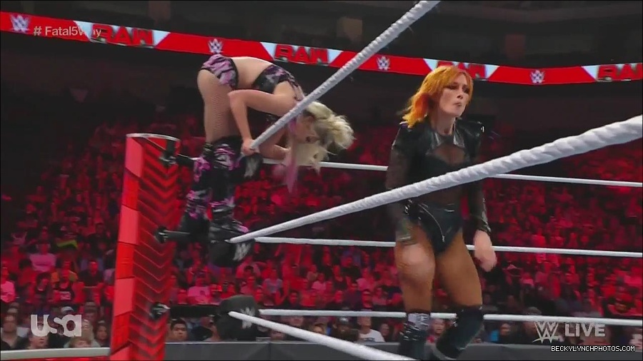 WWE_Monday_Night_Raw_2022_06_20_720p_HDTV_x264-NWCHD_mp4_001131096.jpg