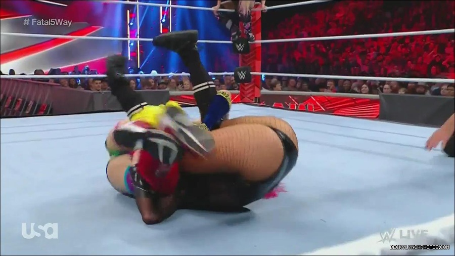 WWE_Monday_Night_Raw_2022_06_20_720p_HDTV_x264-NWCHD_mp4_001134700.jpg