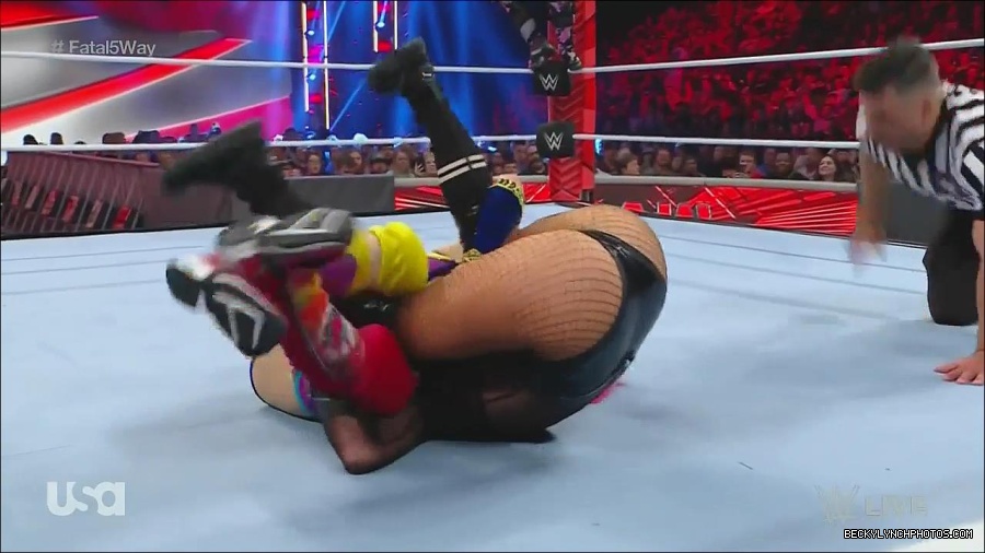 WWE_Monday_Night_Raw_2022_06_20_720p_HDTV_x264-NWCHD_mp4_001135100.jpg