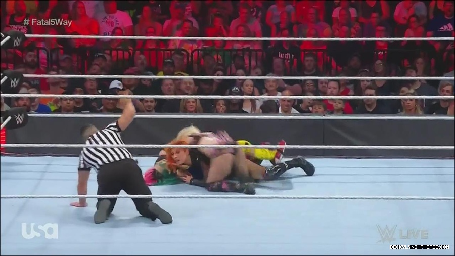 WWE_Monday_Night_Raw_2022_06_20_720p_HDTV_x264-NWCHD_mp4_001144710.jpg