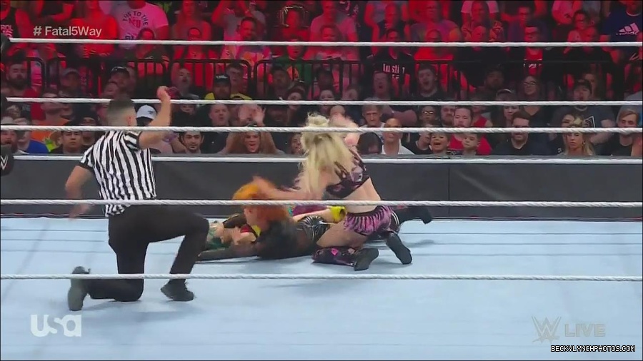 WWE_Monday_Night_Raw_2022_06_20_720p_HDTV_x264-NWCHD_mp4_001145110.jpg