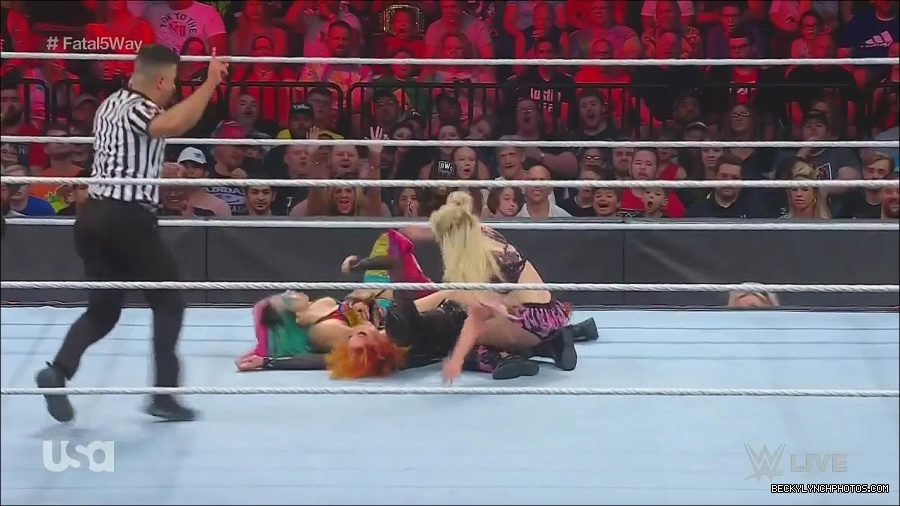 WWE_Monday_Night_Raw_2022_06_20_720p_HDTV_x264-NWCHD_mp4_001145511.jpg