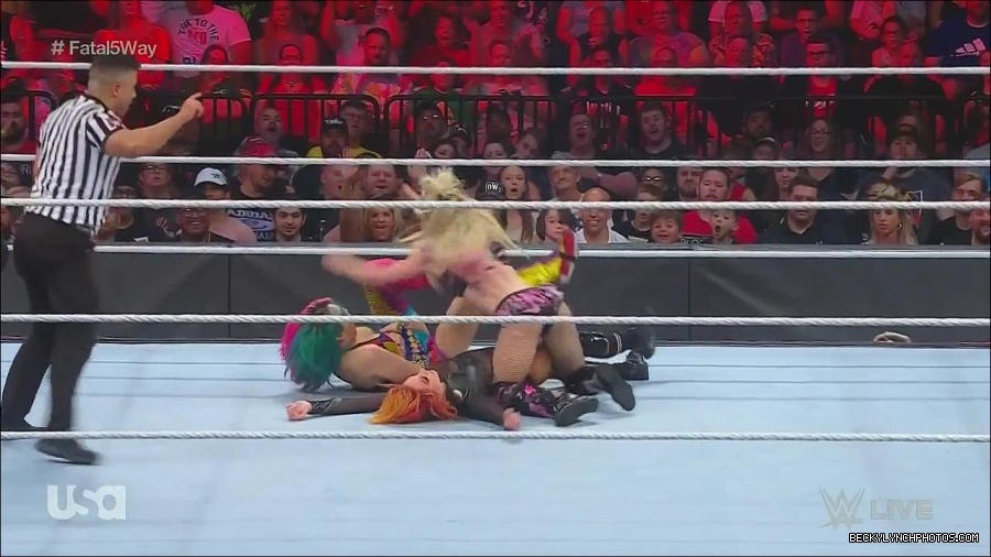 WWE_Monday_Night_Raw_2022_06_20_720p_HDTV_x264-NWCHD_mp4_001145911.jpg