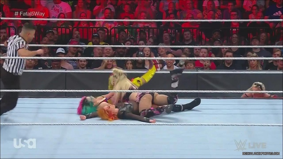WWE_Monday_Night_Raw_2022_06_20_720p_HDTV_x264-NWCHD_mp4_001146312.jpg
