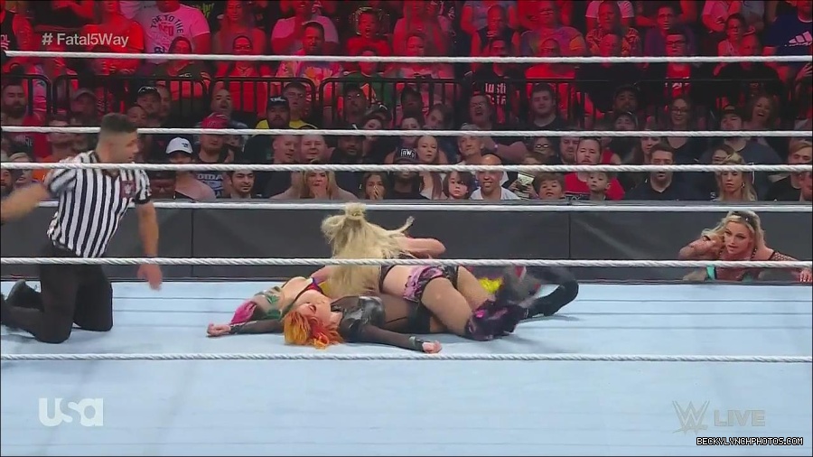 WWE_Monday_Night_Raw_2022_06_20_720p_HDTV_x264-NWCHD_mp4_001146712.jpg