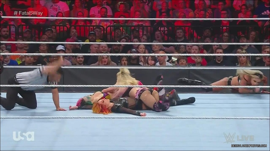 WWE_Monday_Night_Raw_2022_06_20_720p_HDTV_x264-NWCHD_mp4_001147112.jpg