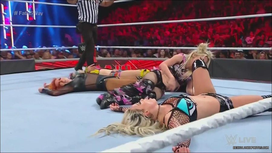 WWE_Monday_Night_Raw_2022_06_20_720p_HDTV_x264-NWCHD_mp4_001151917.jpg