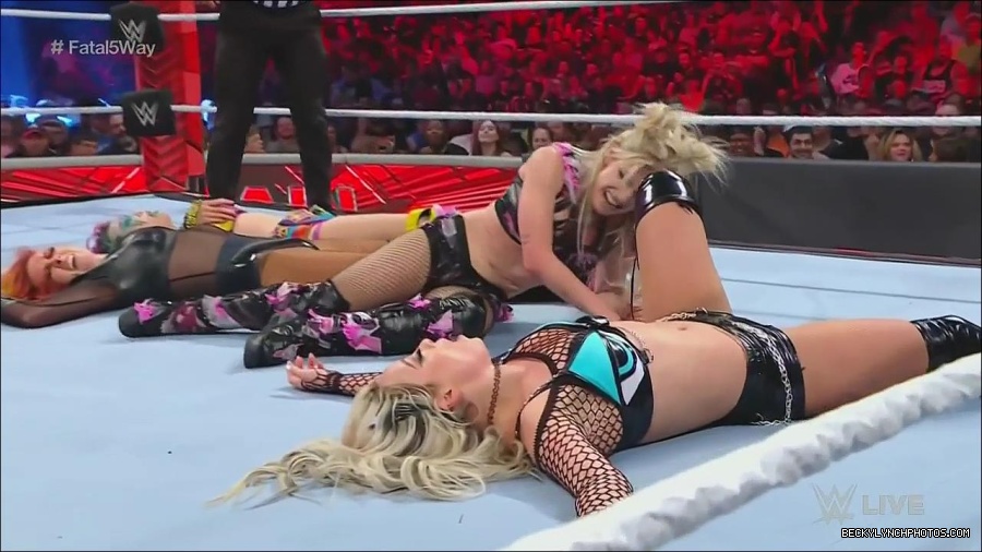 WWE_Monday_Night_Raw_2022_06_20_720p_HDTV_x264-NWCHD_mp4_001152718.jpg