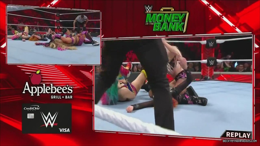 WWE_Monday_Night_Raw_2022_06_20_720p_HDTV_x264-NWCHD_mp4_001163529.jpg
