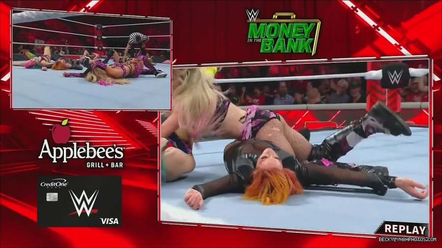 WWE_Monday_Night_Raw_2022_06_20_720p_HDTV_x264-NWCHD_mp4_001163929.jpg
