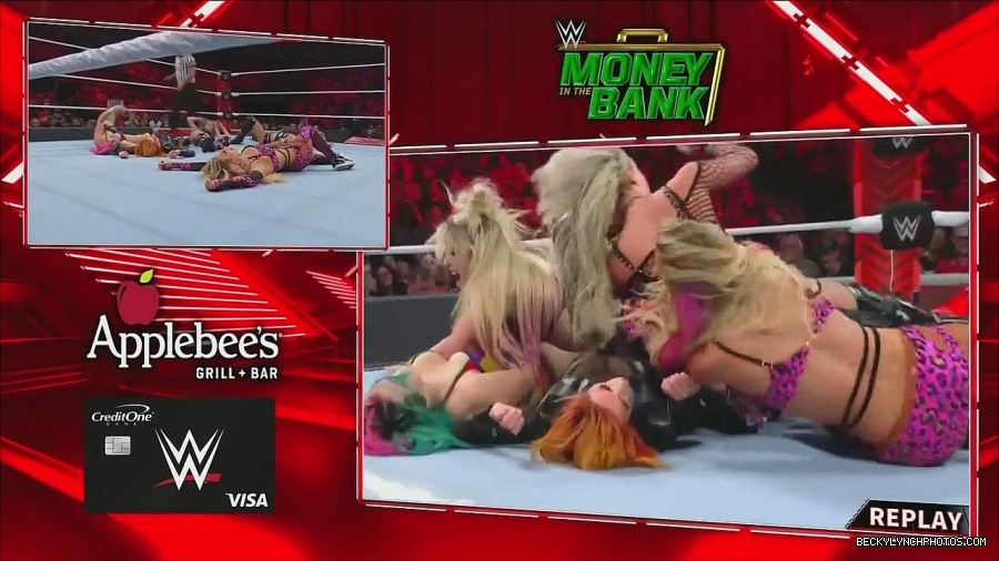 WWE_Monday_Night_Raw_2022_06_20_720p_HDTV_x264-NWCHD_mp4_001166732.jpg
