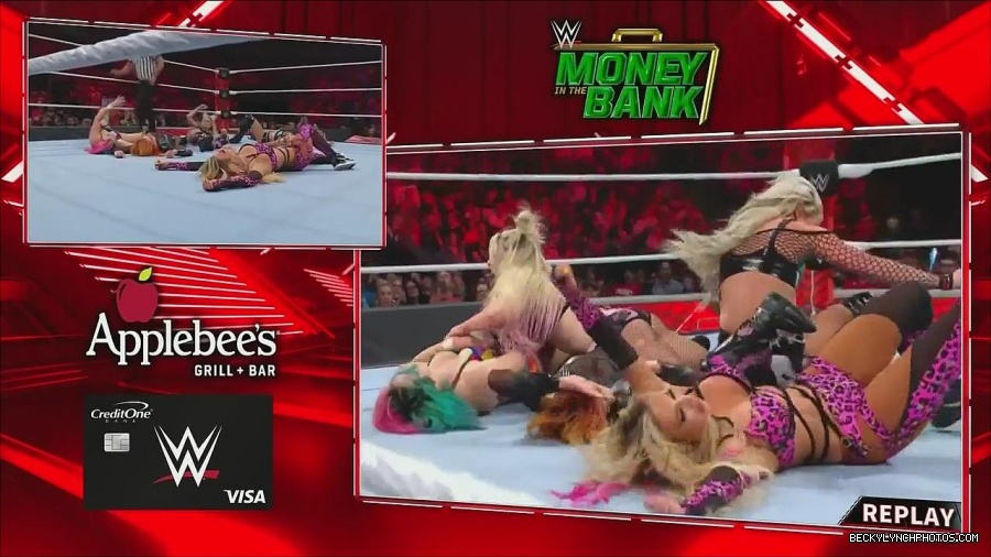 WWE_Monday_Night_Raw_2022_06_20_720p_HDTV_x264-NWCHD_mp4_001167132.jpg
