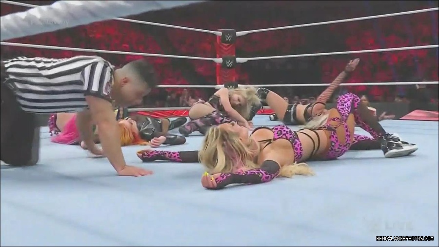 WWE_Monday_Night_Raw_2022_06_20_720p_HDTV_x264-NWCHD_mp4_001169134.jpg