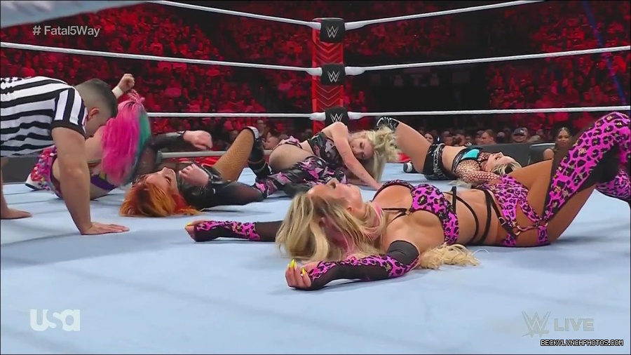 WWE_Monday_Night_Raw_2022_06_20_720p_HDTV_x264-NWCHD_mp4_001171537.jpg