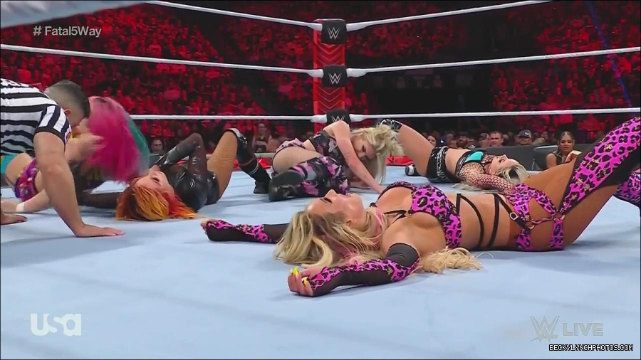 WWE_Monday_Night_Raw_2022_06_20_720p_HDTV_x264-NWCHD_mp4_001172338.jpg