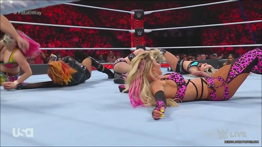 WWE_Monday_Night_Raw_2022_06_20_720p_HDTV_x264-NWCHD_mp4_001173138.jpg