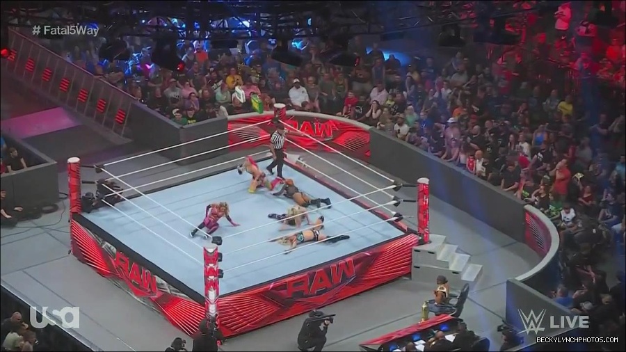 WWE_Monday_Night_Raw_2022_06_20_720p_HDTV_x264-NWCHD_mp4_001174740.jpg