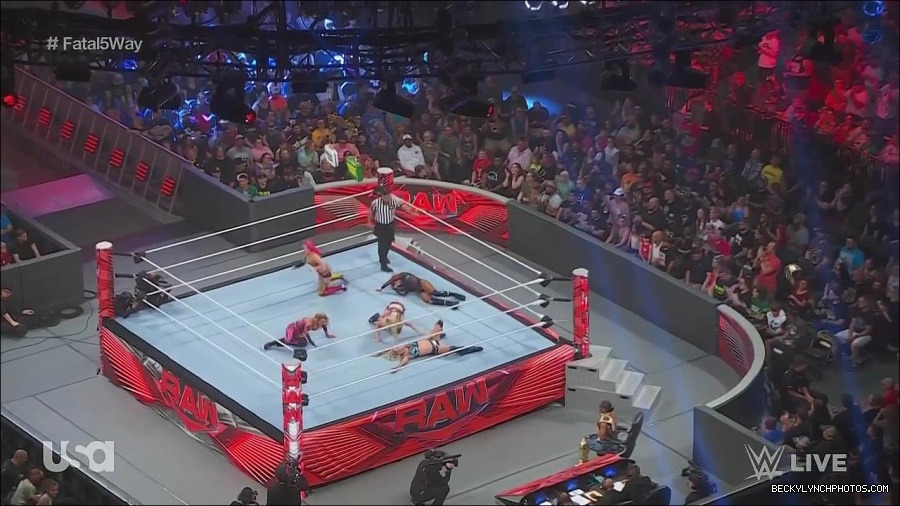 WWE_Monday_Night_Raw_2022_06_20_720p_HDTV_x264-NWCHD_mp4_001175541.jpg
