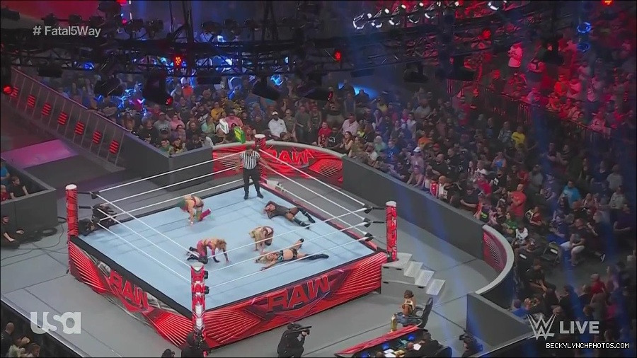 WWE_Monday_Night_Raw_2022_06_20_720p_HDTV_x264-NWCHD_mp4_001176342.jpg