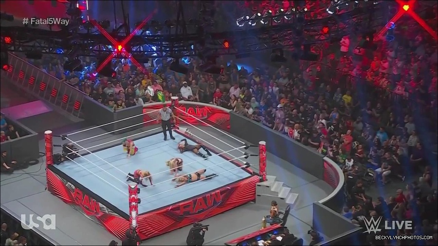 WWE_Monday_Night_Raw_2022_06_20_720p_HDTV_x264-NWCHD_mp4_001176742.jpg