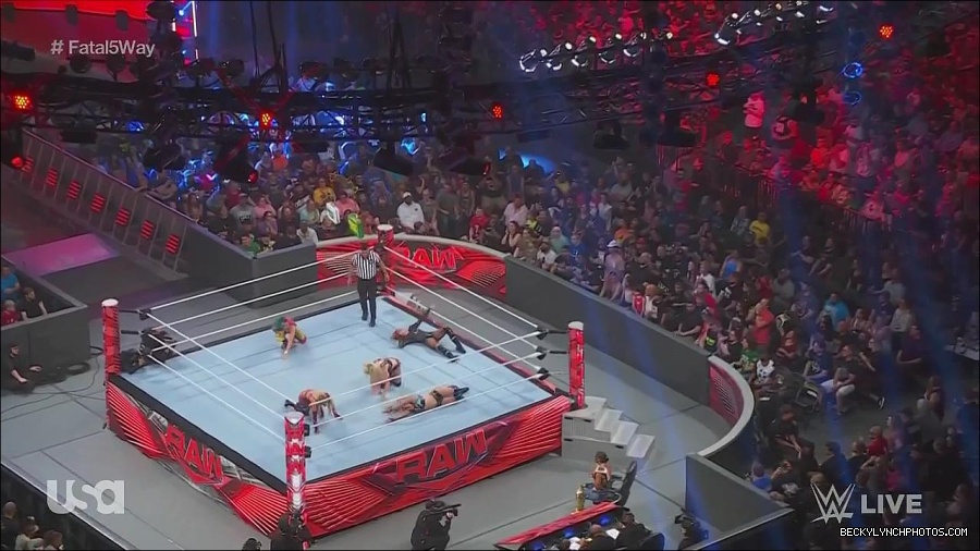 WWE_Monday_Night_Raw_2022_06_20_720p_HDTV_x264-NWCHD_mp4_001177142.jpg
