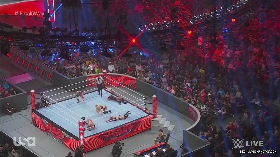 WWE_Monday_Night_Raw_2022_06_20_720p_HDTV_x264-NWCHD_mp4_001178344.jpg