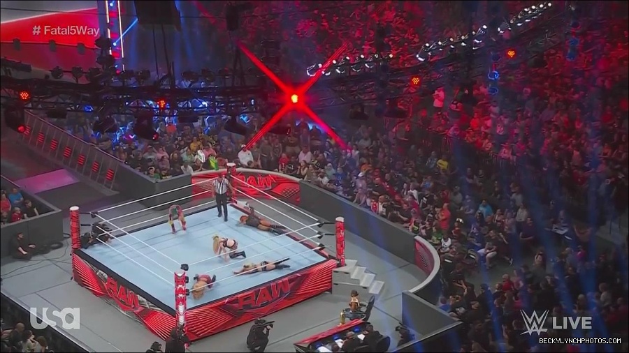 WWE_Monday_Night_Raw_2022_06_20_720p_HDTV_x264-NWCHD_mp4_001178744.jpg