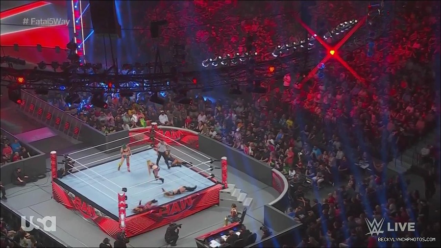 WWE_Monday_Night_Raw_2022_06_20_720p_HDTV_x264-NWCHD_mp4_001179945.jpg