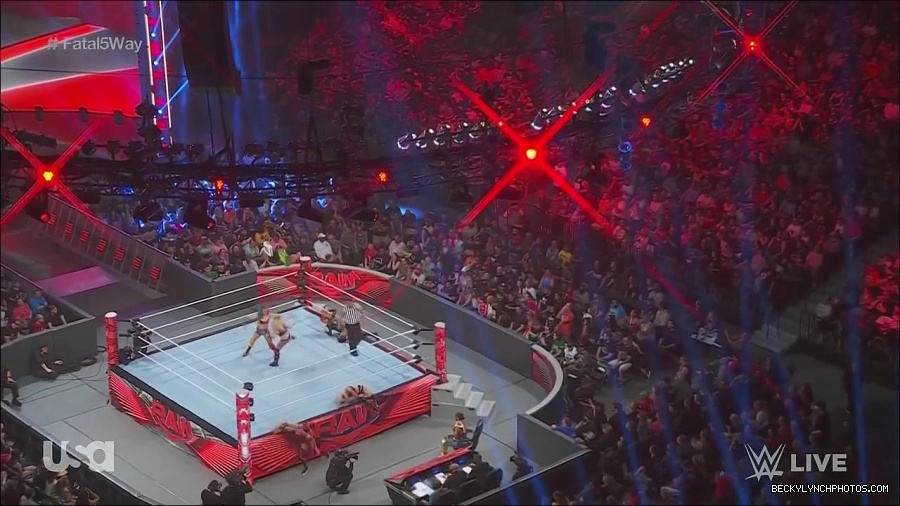 WWE_Monday_Night_Raw_2022_06_20_720p_HDTV_x264-NWCHD_mp4_001180746.jpg