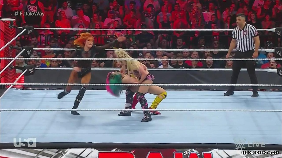 WWE_Monday_Night_Raw_2022_06_20_720p_HDTV_x264-NWCHD_mp4_001185551.jpg