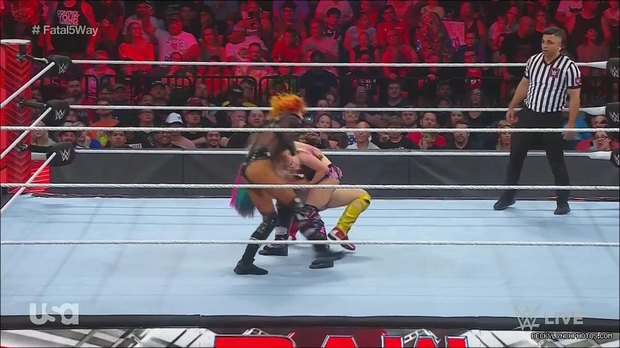 WWE_Monday_Night_Raw_2022_06_20_720p_HDTV_x264-NWCHD_mp4_001186352.jpg